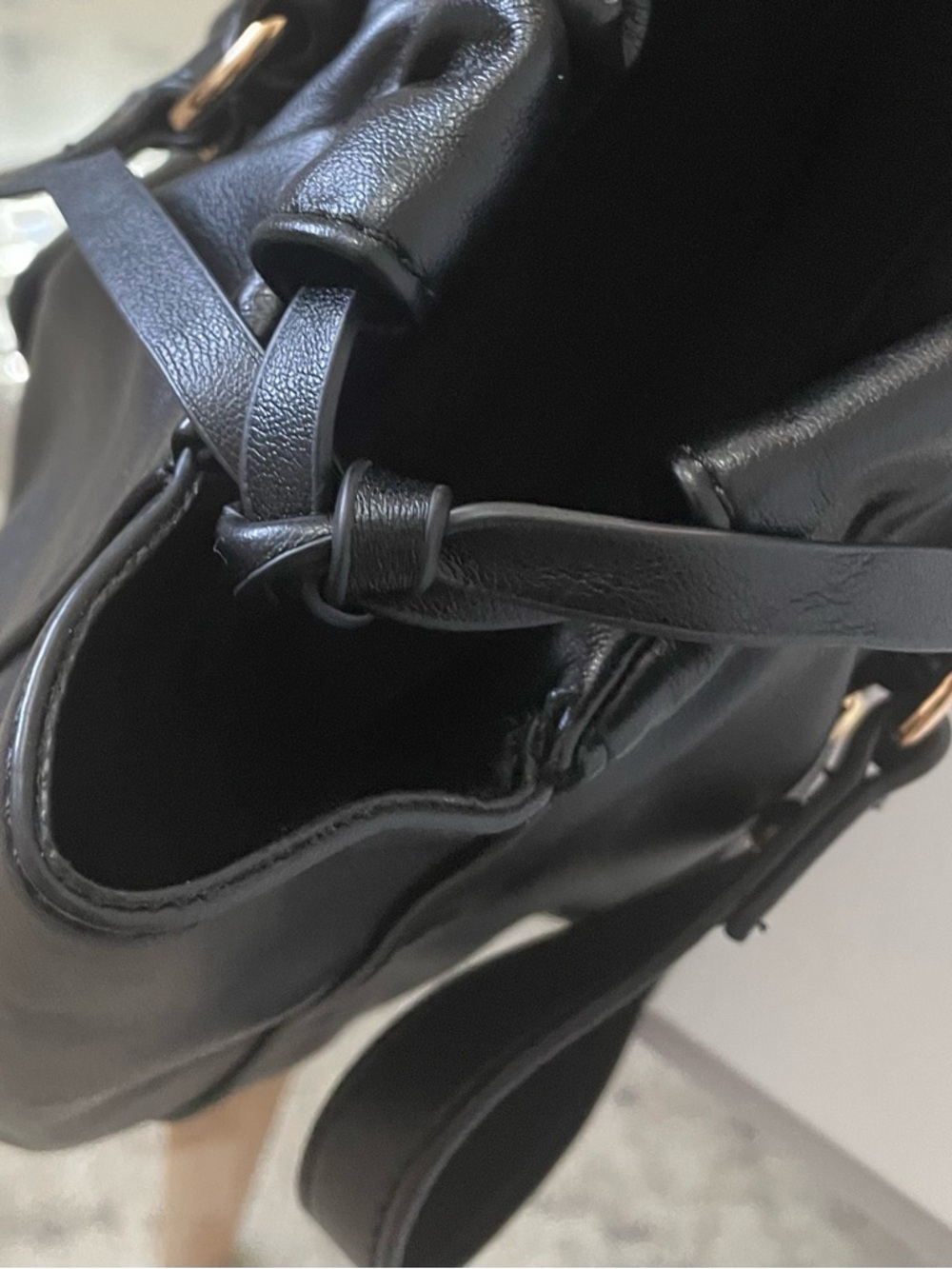 Urban Expressions - Ruched Drawstring Shoulder Bag - Picture 4 of 10